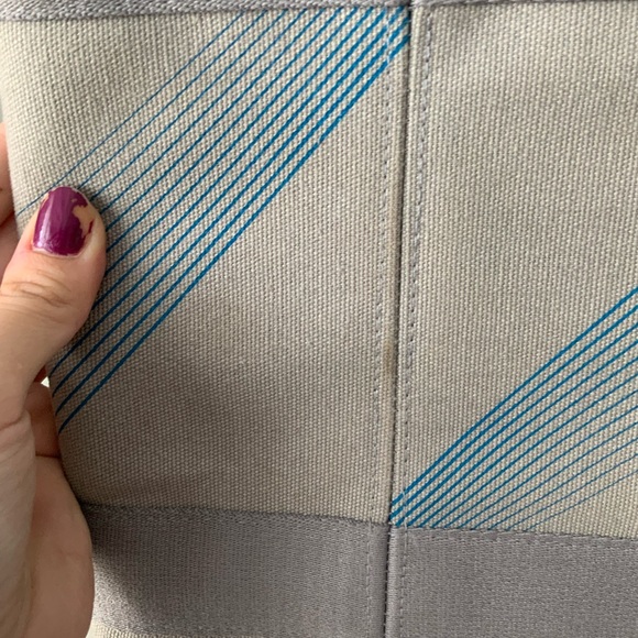 Vintage Y2K Vancouver 2010 Olympics limited edition Medium Shoulder Gray Purse - Picture 5 of 16